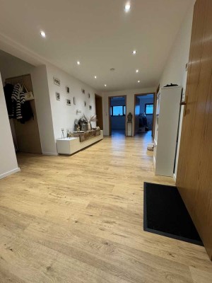 Helle 2-Zimmer-Wohnung im Untergeschoss – ideal für Singles oder Paare