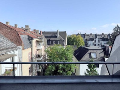 Helle 3-Zimmer Dachgeschosswohnung in Frankfurt-Niederrad