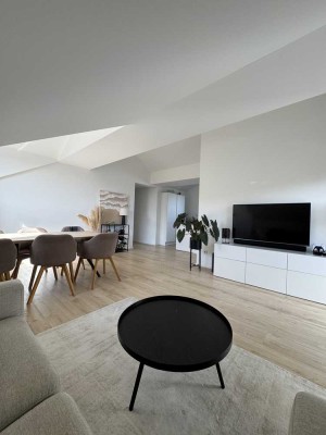 4 Zimmer Dachgeschosswohnung mit Einbauküche und Balkon