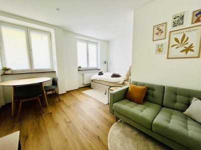 Erstbezug nach Sanierung mit Einbauküche: stilvolle 1-Zimmer-Wohnung in Schwabing inkl. WLAN &Strom