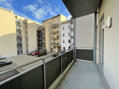 Sanierte 2 Raumwohnung mit Balkon + Stellplatz am Brühl!