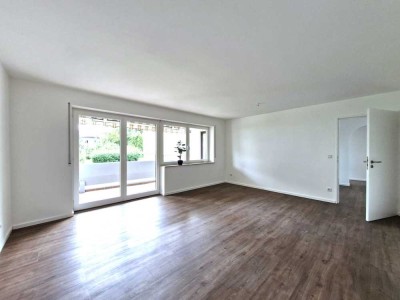 * Großzügig * Neuwertig * Komfortabel * 
Frisch sanierte 4,5-Zi-ETW im Hochparterre mit Balkon und