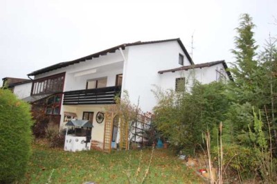 sanierungsbedürftiges Reihenhaus / Hanglage in schöner Siedlungslage - 748