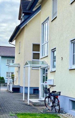 * Ober-Roden * sehr großzügige und lichtdurchflutete 3-Zimmer-Dachgeschosswohnung mit zwei Balkonen