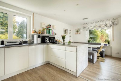 Modernisierte 4,5-Zimmerwohnung mit großem Balkon und Garage + Stellplatz in Titisee zu verkaufen