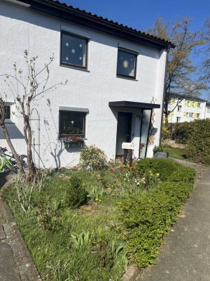 Preiswertes, saniertes 4-Zimmer-Reihenendhaus in Reutlingen