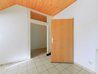 Dachgeschosswohnung mit Gartenanteil in ruhiger Lage von Korschenbroich-Steinhausen