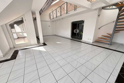 Stilvolle Maisonette-Wohnung mit Galerie und Tiefgaragenstellplatz - Dörfles-Esbach