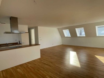 4-ZIMMER-PENTHOUSEWOHNUNG MIT TRAUMHAFTEM PANORAMABLICK