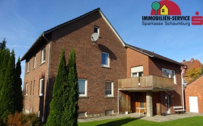 Zweifamilienhaus mit viel Platz und grünem Grundstück