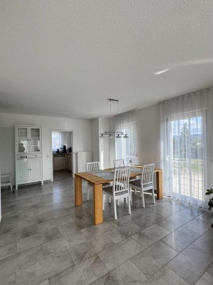 Lichtdurchflutete 3-Zimmer-Wohnung mit Dachterrasse in ruhiger Lage (Iggingen)