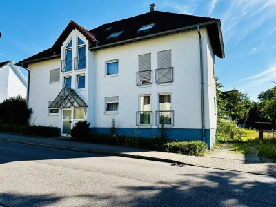 Attraktive Erdgeschosswohnung mit überdachter Terrasse 
und eigenem Garten.