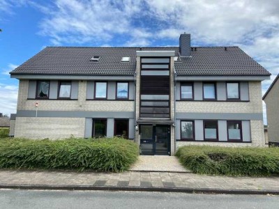 Gepflegte OG-Wohnung mit 2 Zimmern sowie Balkon und EBK in Zeven
