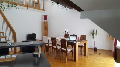 Helle, sehr gepflegte Galeriewohnung in ruhiger, gut angebundener Lage