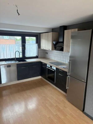 Freundliche und gepflegte 3-Zimmer-Dachgeschosswohnung mit Balkon und EBK in Mönchengladbach
