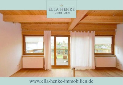 Moderne, helle Maisonette- Wohnung auf 2 Ebenen mit Terrasse, Balkon und Einbauküche.