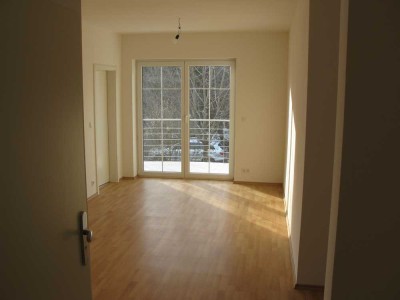 Geschmackvolle, vollst. renovierte 2-Zimmer-Dachgeschosswohnung mit Balkon in München Feldmoching
