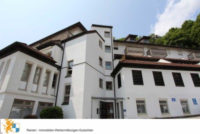 Terrassenwohnung im Kurort-Bäderdreieck Bad Griesbach mit Einbauküche u. Tiefgaragenstellplatz
