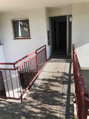 Freundliche und gepflegte 2,5-Zimmer-Wohnung mit Einbauküche in Esslingen am Neckar