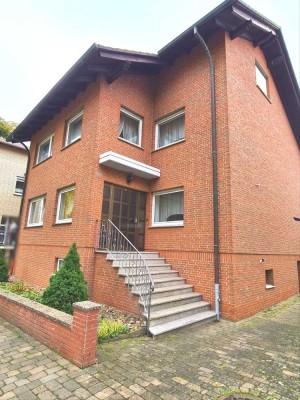 Zwei Generationen unter einem Dach: Attraktives Ein- bis Zweifamilienhaus