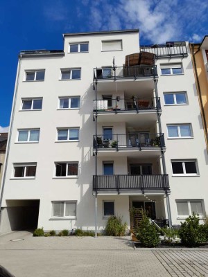 Großzügige 4-Zimmer-Wohnung mit Südbalkon und Einbauküche