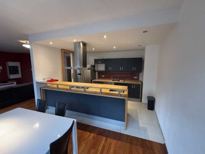 Großzügige Stadtwohnung auch als WG Wohnung geeignet (Whg. 2)