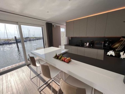 LUXUS Hausboot - 3 Etagen - 100m² Wohnen + 120 m² SONNENTERRASSE - Kamin, Kino, komplett individuell