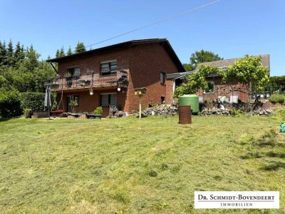 Verklinkertes Einfamilienhaus mit Doppelgarage, PV-Anlage und ca. 1.389 m² großen Grundstück!