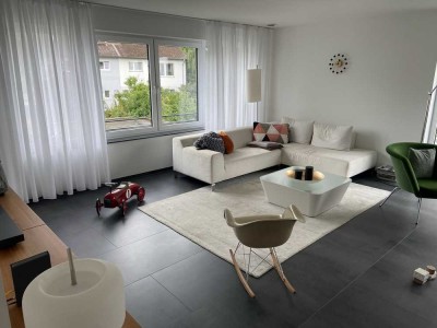 Stilvolle, familienfreundliche 4-Raum-Wohnung mit eigenem Garten