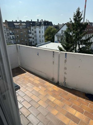 Helle, gur geschnittene, zentrumsnahe 4-Zimmer-Wohnung mit Balkon!
