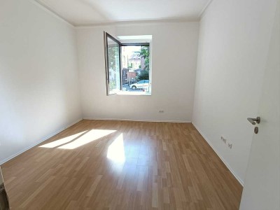 In guter Lage in Bad Cannstatt - Zimmer in Männer-WG ab Mitte Juni zu vermieten!