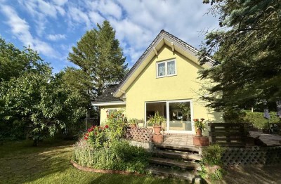 Modernes Einfamilienhaus mit großem Garten zum Sofortbezug