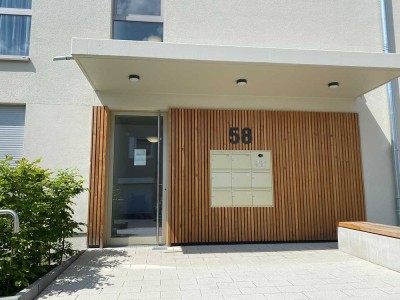 Neubau: voll möblierte und ausgestattete 2,5-Raum-Wohnung mit EBK und Loggia