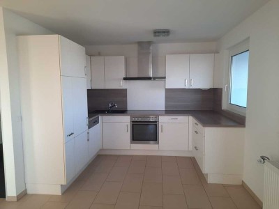 Kernsanierte exklusive 3 1/2 Zimmer Dachgeschosswohnung mit Loggia und Einbauküche