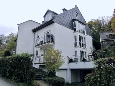 MODERNE 3,5 ZIMMER  MAISONETTEWOHNUNG MIT OFFENER GALERIE, SONNENBALKON, KAMIN UND GARAGE