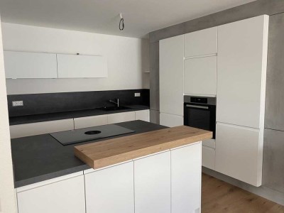 Neuwertige 2-Zimmer-Wohnung mit Balkon und EBK in Zimmern ob Rottweil