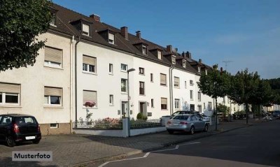 Mehrfamilien-Reihenhaus mit Hinterhofanbau