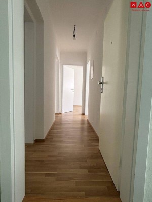 Sie suchen Ruhe und grüne Idylle gepaart mit 1A-Infrastruktur? Wir haben das Richtige für Sie! Tolle Wohnung in traumhafter Lage! Komplett saniert, wie Erstbezug, sofort verfügbar!
