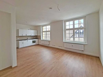 Charmante helle 2RW mit neuwertiger EBK und modernem Duschbad im Zentrum von Weißenfels an der Saale