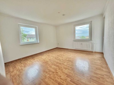 Einmalige Gelegenheit! 4 Zimmer Wohnung mit Balkon. Teilsan/renoviert bevorzugte Lage ohne Makler