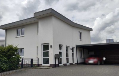 Moderne, helle Wohnung in zentraler, ruhiger und naturnaher Lage