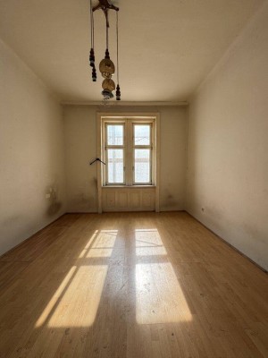 Charmante 2-Zimmer-Altbauwohnung mit Potenzial in zentraler Ruhelage