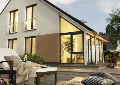 Tolles Wintergartenhaus. Individuell nach Ihren Wünschen massiv gebaut in absolut ruhiger Lage.