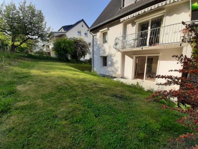Erstbezug nach Sanierung: 3ZKB mit Terrasse und Grünfläche