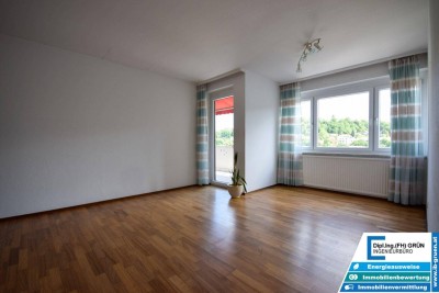 Dachgeschosswohnung in Toplage an der Traun – 3 Zimmer, Loggia &amp; Lift in Thalheim bei Wels
