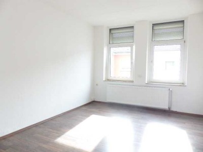 Recklinghausen-Hochlarmark! 
Kleine Single-Wohnung im gepflegten Wohn- und Geschäftshaus.