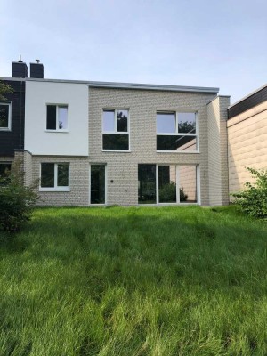 Familienfreundliches 5-Zimmer-Reihenhaus mit Garten, Waldzugang und Garage in Düsseldorf-Ludenberg