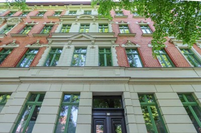 +++ Toplage! Sonnige 2-Zimmer-Wohung in saniertem Altbau mit großem Balkon! +++