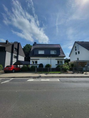 Stilvolle, vollständig renovierte 3-Raum-Wohnung in siegburg