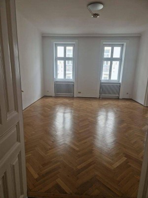 Altbauwohnung mit Innenhof-Balkon - U3 Nähe